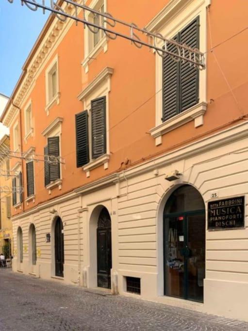 Appartamento Centro Storico Nuovo E Ristrutturato Pesaro Exterior photo